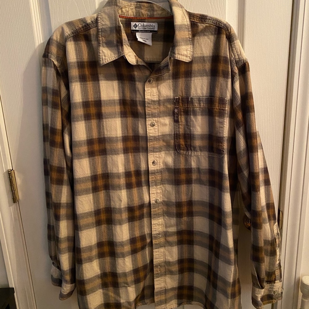 Men’s Columbia shirt